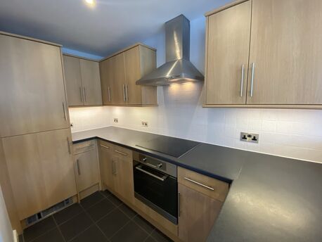 2 bedroom  flat to rent, Available unfurnished from 05/03/2025