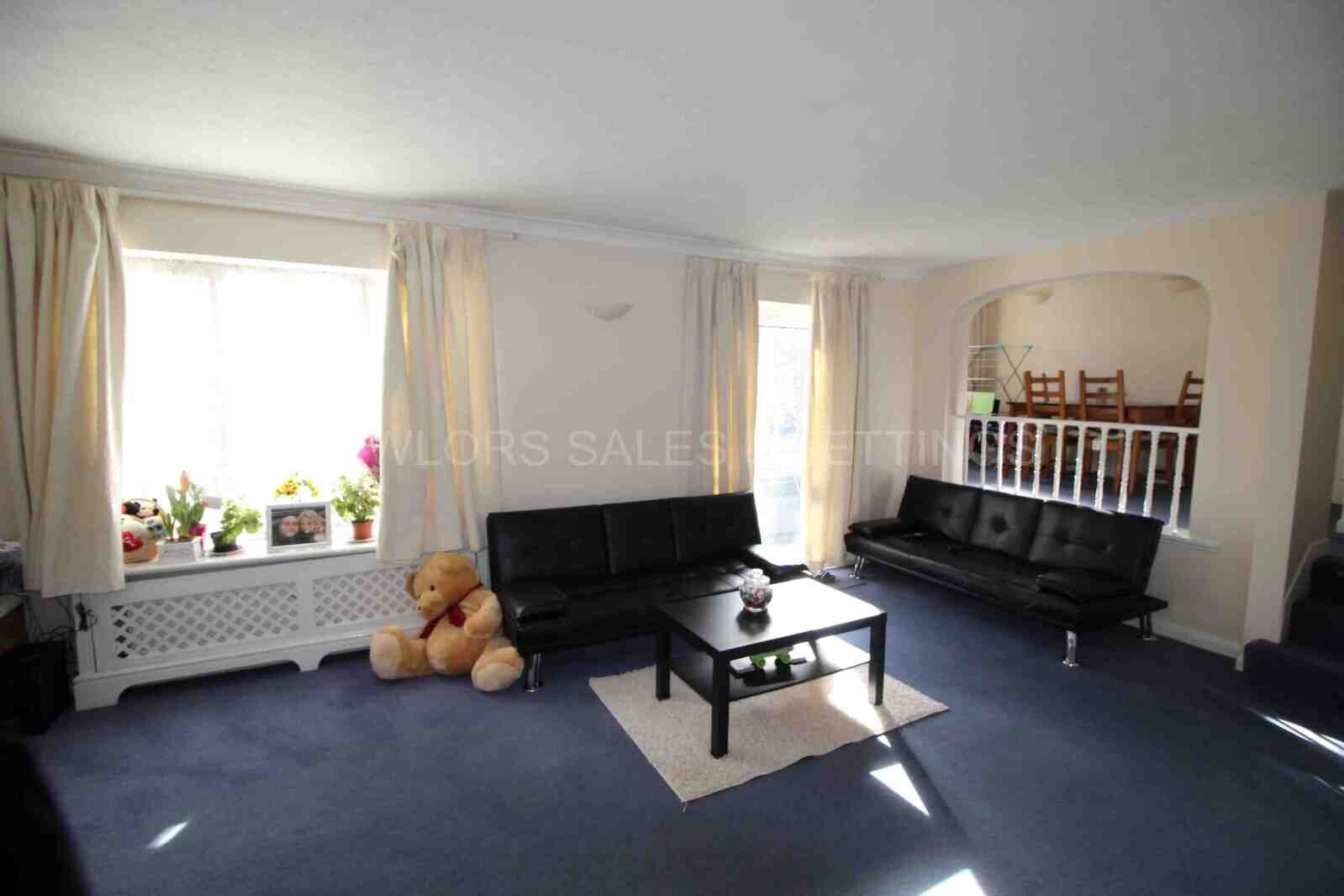 2 bedroom  flat to rent, Available unfurnished from 07/03/2025 Brook Parade, Chigwell, IG7, main image