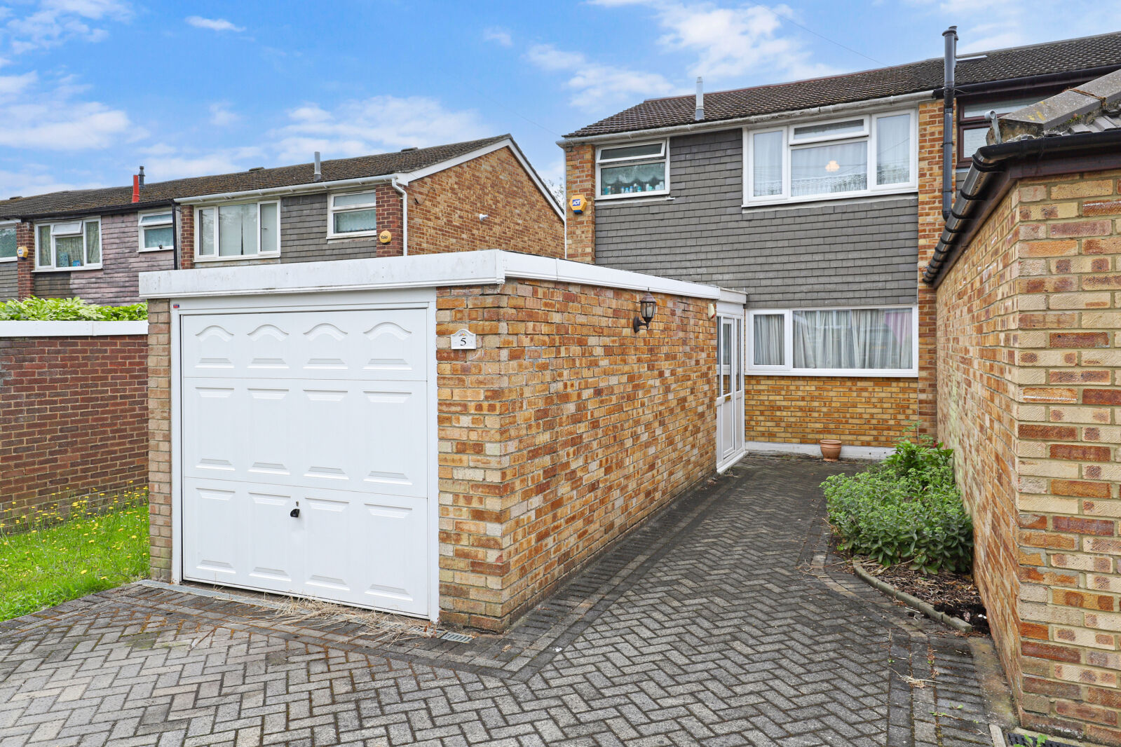 3 bedroom end terraced house for sale Alderton Close, Loughton, IG10, main image