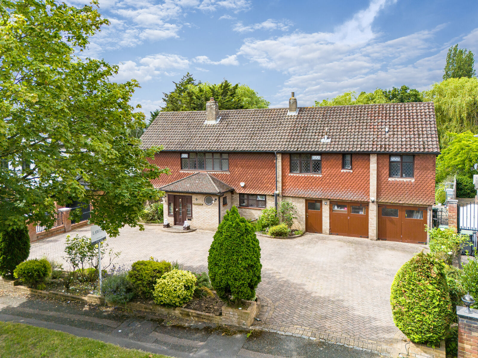 4 bedroom detached house for sale Vicarage Lane, Chigwell, IG7, main image