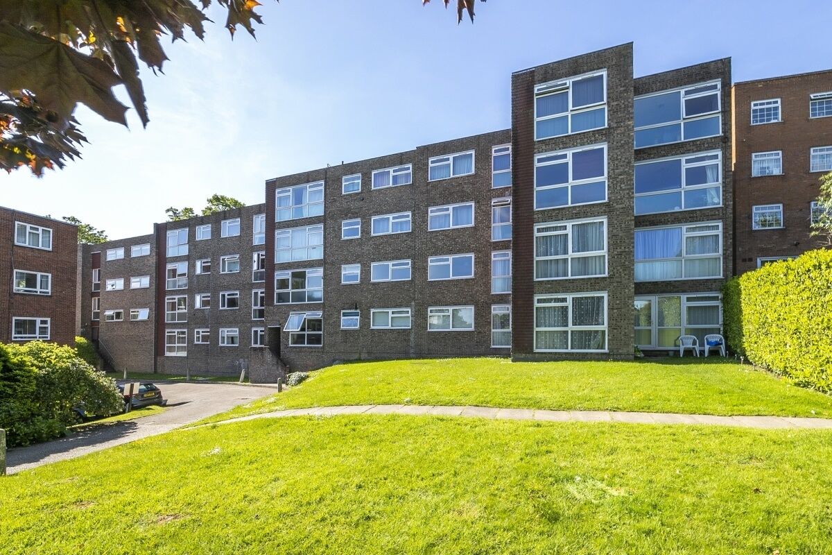 2 bedroom  flat for sale Palmerston Road, Buckhurst Hill, IG9, main image