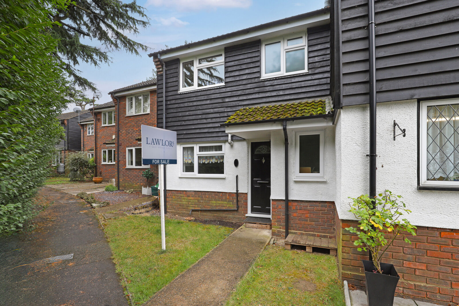 3 bedroom mid terraced house for sale Elmslie Close, Woodford Green, IG8, main image