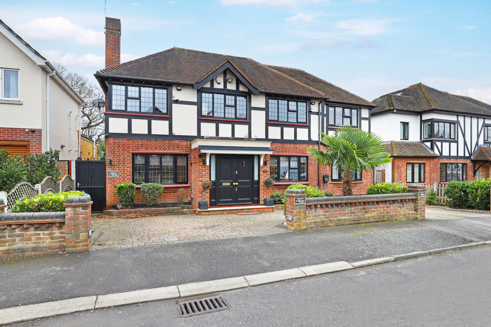 5 bedroom detached house for sale Daleside Gardens, Chigwell, IG7, main image