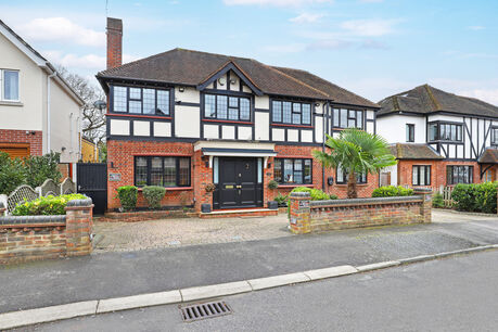 5 bedroom detached house for sale