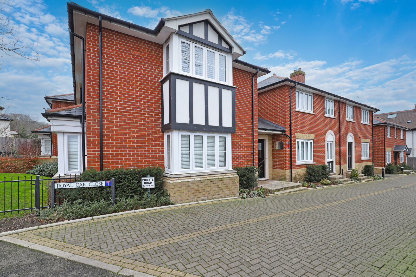 2 bedroom  flat for sale Royal Oak Close, Loughton, IG10, main image